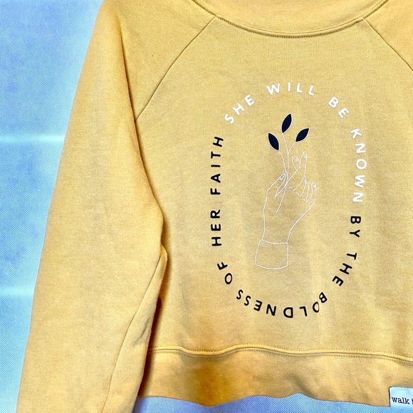 Walk In Love. She Will Be Known Crop Pullover Sz S - Picture 2 of 5